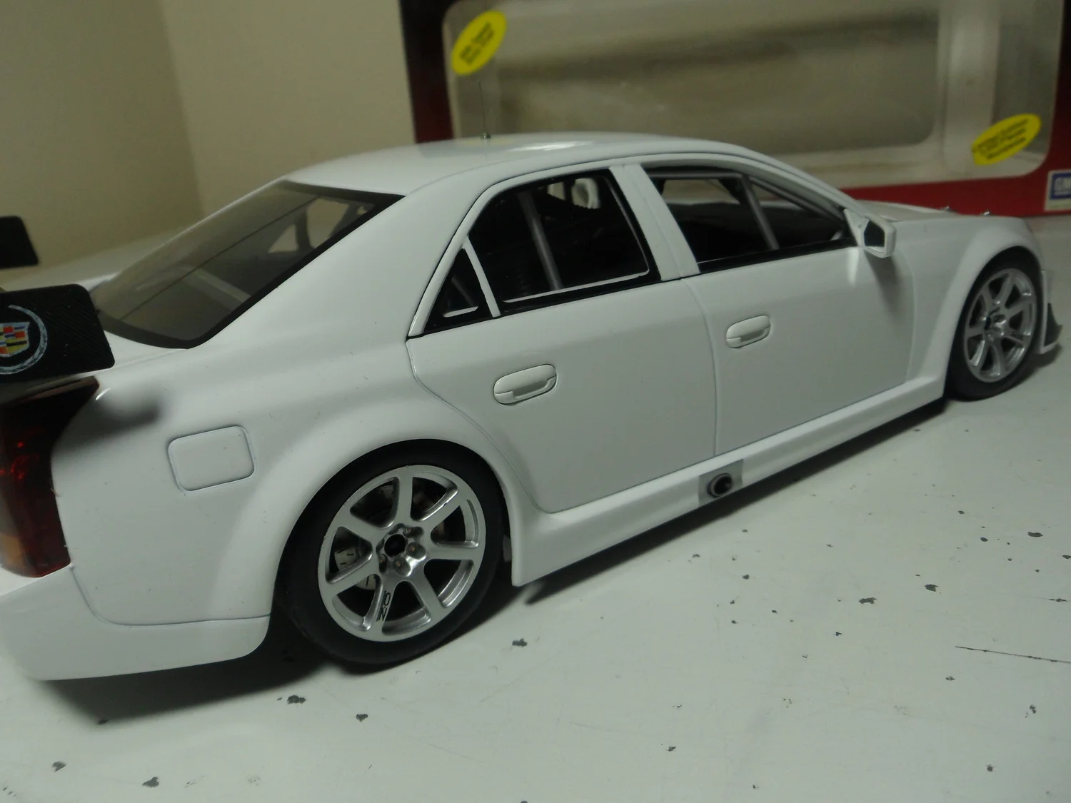 AUTOart Cadillac CTS-V ホワイト 1:18 2004 Cadillac CTS-V SCCA World Challenge GT diecast model